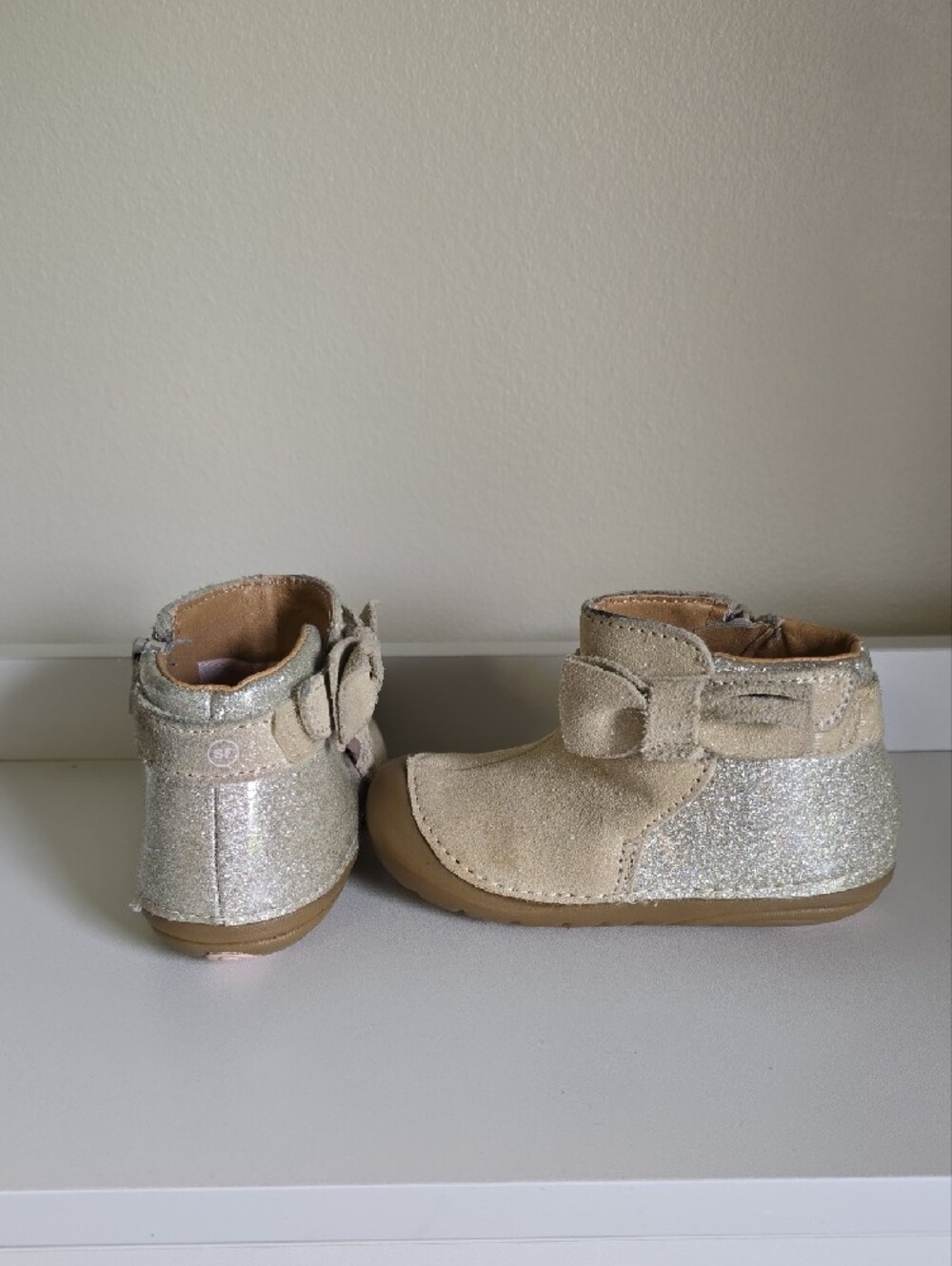Stride Rite Girls' Gold And Silver Glitter Ankle Boots with Bow Size 6T - Picture 2 of 9